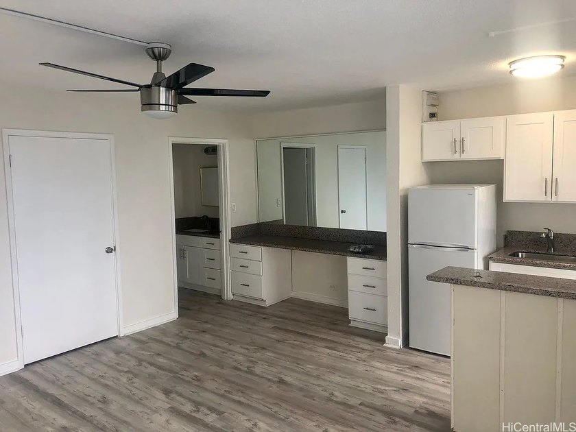 Spacious and well-maintained 1 bedroom, 1 bathroom walk-up unit - Beach Condo for sale in Honolulu, Hawaii on Beachhouse.com
