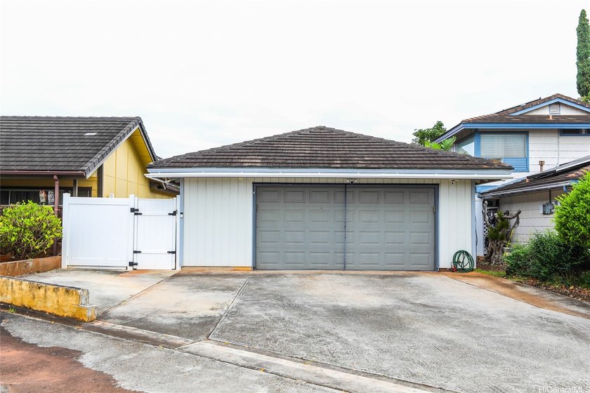 Welcome to this charming single-level, 3-bedroom, 2-bathroom - Beach Home for sale in Waipahu, Hawaii on Beachhouse.com