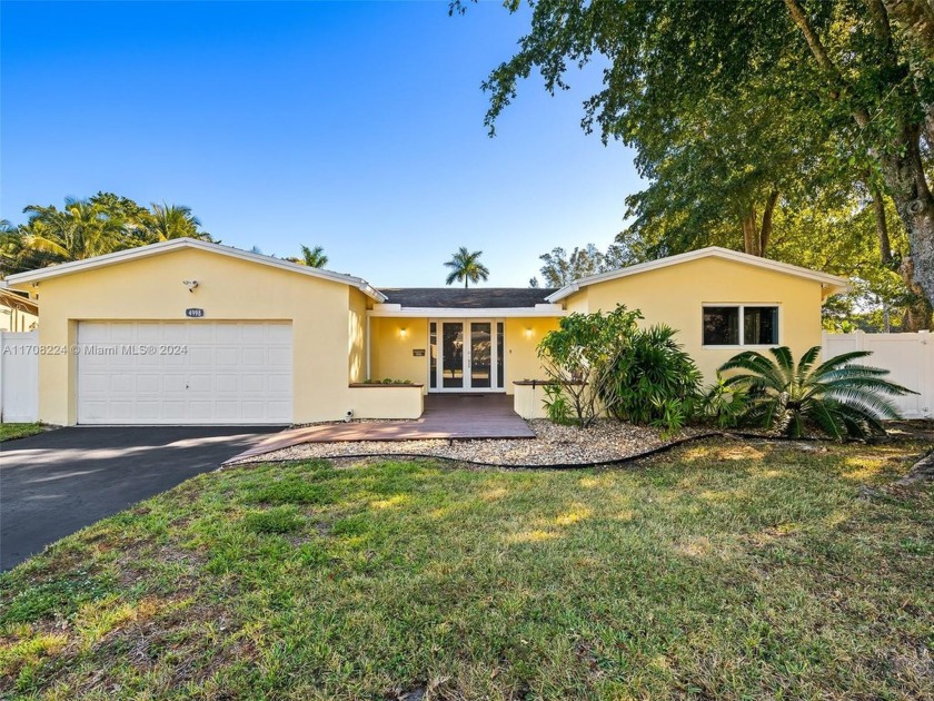 Welcome to your dream home in the heart of Cooper City! This - Beach Home for sale in Cooper City, Florida on Beachhouse.com