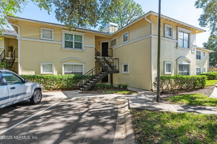 FIRST FLOOR UNIT. GARAGE, ENCLOSED SUN ROOM.Many new updates - Beach Condo for sale in Jacksonville Beach, Florida on Beachhouse.com