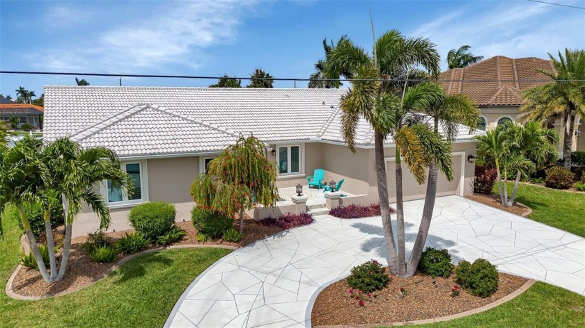 PUNTA GORDA ISLES - NO FLOOD DAMAGE TO THIS HOME! Coastal decor - Beach Home for sale in Punta Gorda, Florida on Beachhouse.com