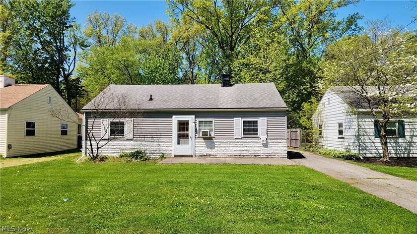 Wonderful opportunity to update and personalize this 3-bedroom - Beach Home for sale in Painesville, Ohio on Beachhouse.com