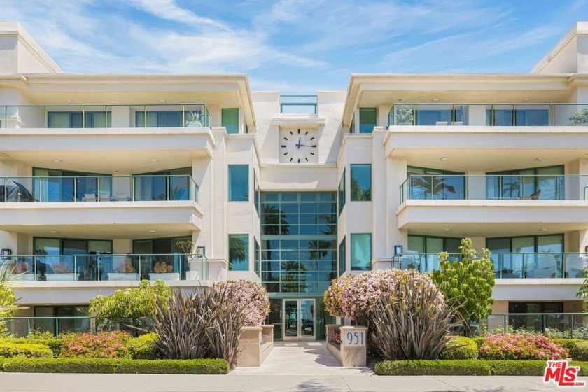 Truly one of the best buildings in the very best location of - Beach Condo for sale in Santa Monica, California on Beachhouse.com