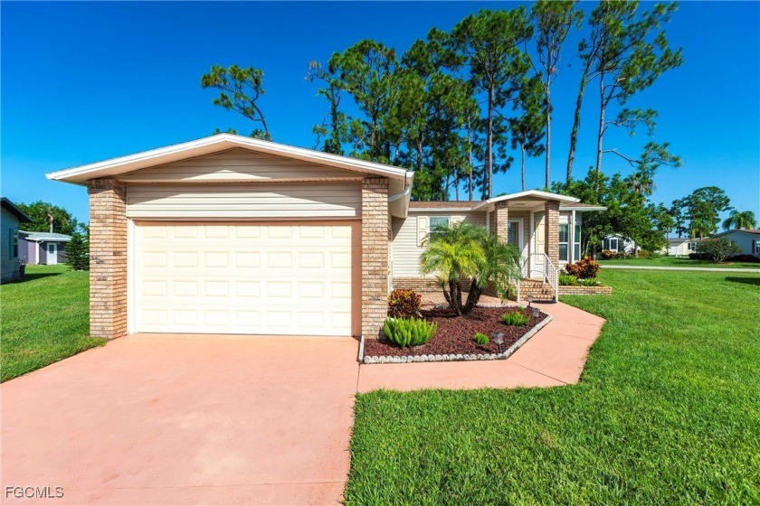 Here is your opportunity to live in Pine Lakes Country Club! - Beach Home for sale in North Fort Myers, Florida on Beachhouse.com