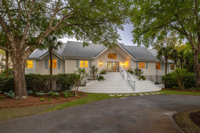 Welcome to your coastal retreat in the exclusive Raven's Run - Beach Home for sale in Mount Pleasant, South Carolina on Beachhouse.com