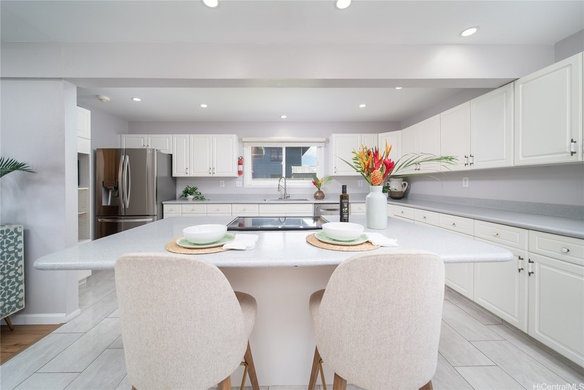 Some homes just draw people in. This 6-bedroom, 3.5-bath - Beach Home for sale in Mililani, Hawaii on Beachhouse.com