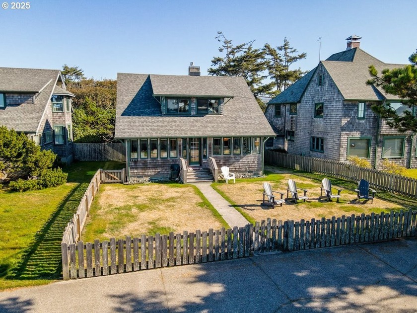 Discover this amazing opportunity to own a coastal classic - Beach Townhome/Townhouse for sale in Seaside, Oregon on Beachhouse.com