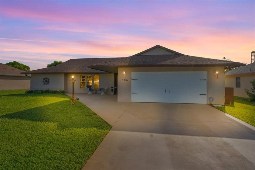 Welcome to this well-maintained 3-bedroom, 2-bathroom home - Beach Home for sale in Port Saint Lucie, Florida on Beachhouse.com