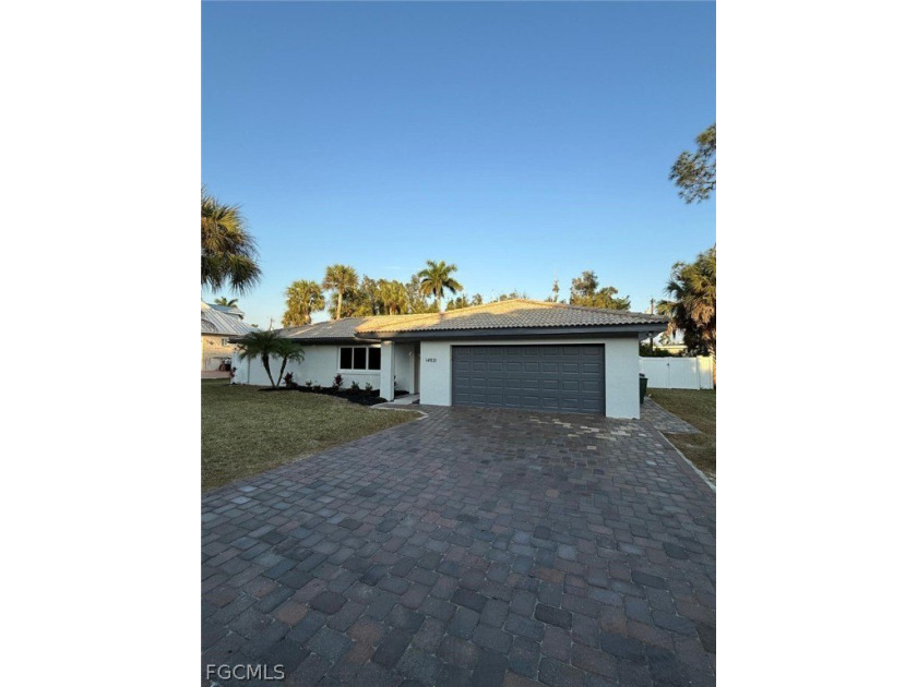 Welcome to this beautifully renovated 3-bedroom, 2-bath pool - Beach Home for sale in Fort Myers, Florida on Beachhouse.com