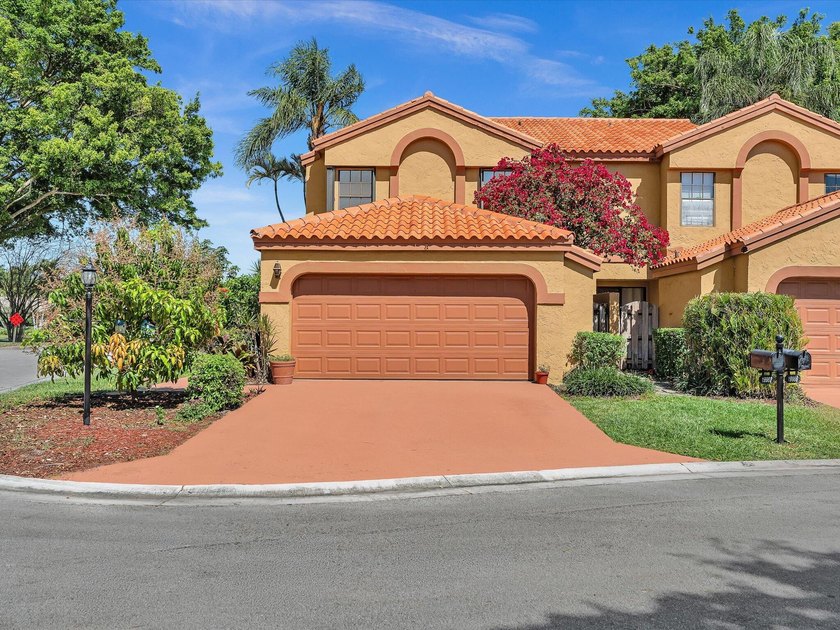 3-bedroom, 2.5 bathroom and oversized 2 car garage. BEST - Beach Townhome/Townhouse for sale in Boca Raton, Florida on Beachhouse.com