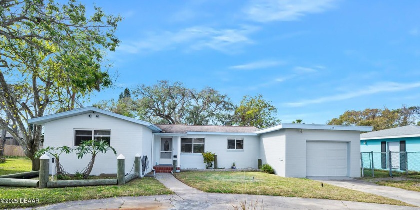 Unbeatable location. This charming home sits in a fabulous - Beach Home for sale in Ormond Beach, Florida on Beachhouse.com