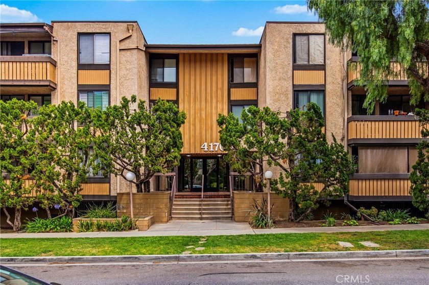 Spacious Condo Across from Trader Joe's - Long Beach Living at - Beach Condo for sale in Long Beach, California on Beachhouse.com