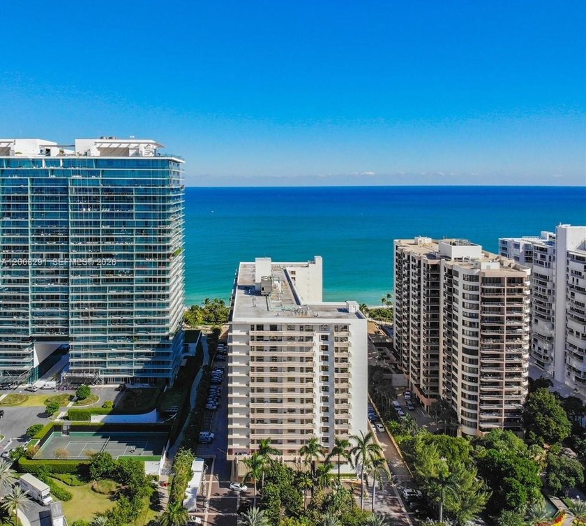 This is a great big unit in The Plaza, can maybe convert to 2 - Beach Condo for sale in Bal Harbour, Florida on Beachhouse.com