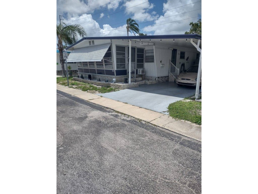 Double Wide 2 Bedroom/1.5 Bathroom with Enclosed Florida Room in - Beach Home for sale in Dunedin, Florida on Beachhouse.com