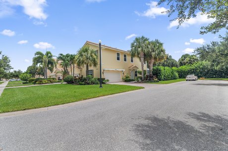 Seller highly motivated- Stunning home in Paloma with private - Beach Townhome/Townhouse for sale in Palm Beach Gardens, Florida on Beachhouse.com