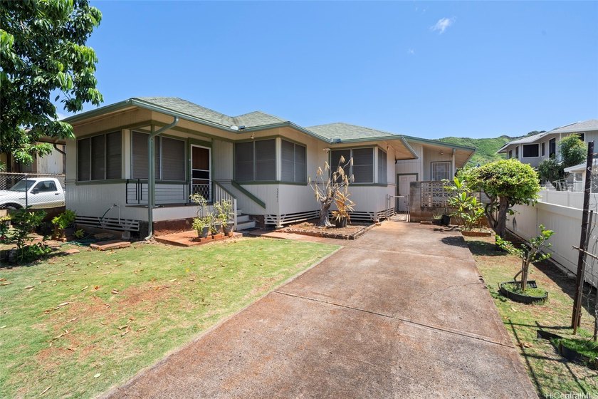 Charming Kama'aina home with tons of potential-just waiting for - Beach Home for sale in Honolulu, Hawaii on Beachhouse.com