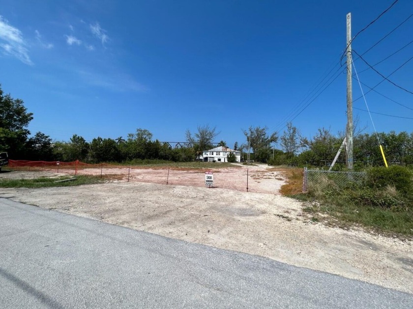 Commercial land in Marathon. Originally an industrial building - Beach Lot for sale in Marathon, Florida on Beachhouse.com