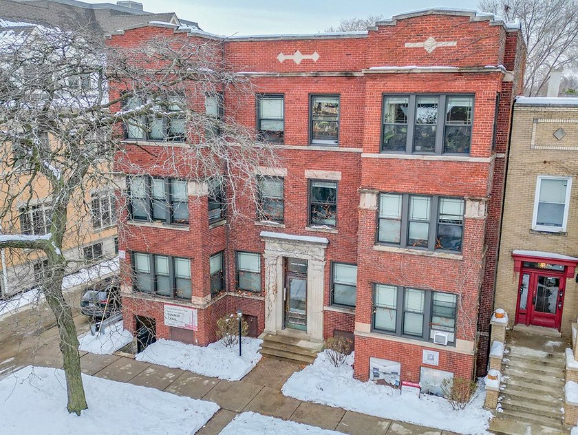 Separate tenant paid heat. Apartment building located near the - Beach Home for sale in Chicago, Illinois on Beachhouse.com