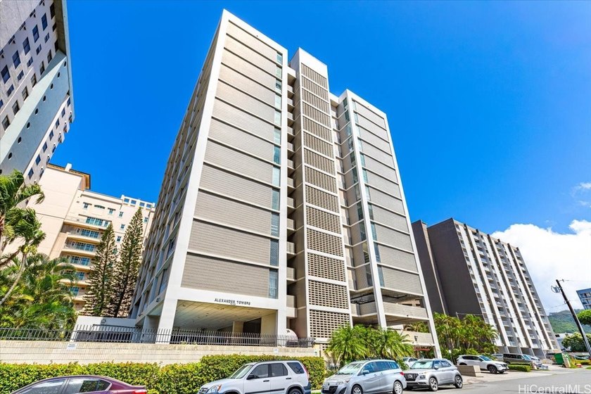 Enjoy convenient urban living in this beautifully upgraded - Beach Condo for sale in Honolulu, Hawaii on Beachhouse.com