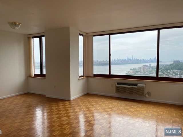 Back on the market because owner&apos;s job situation changed - Beach Condo for sale in Fort Lee, New Jersey on Beachhouse.com