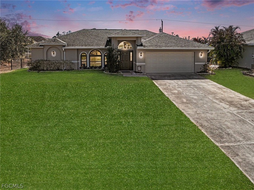 Welcome Home! This is outdoor living done right. If you love to - Beach Home for sale in Fort Myers, Florida on Beachhouse.com