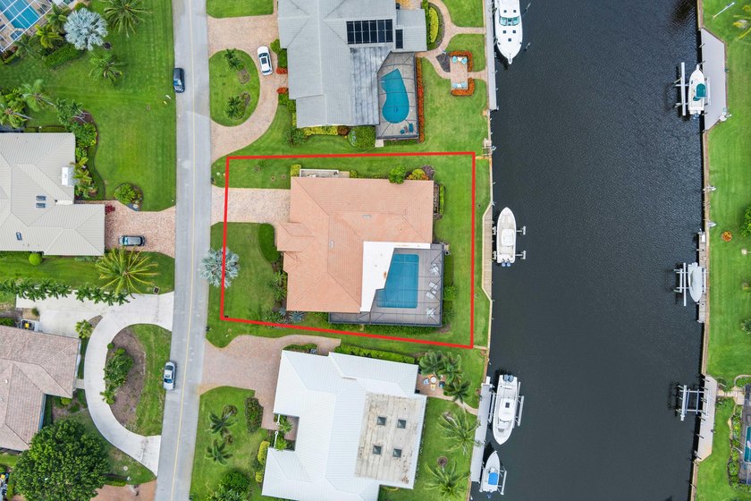 Welcome HOME to your 3-bdrm 3-bath waterfront house with PRIVATE - Beach Home for sale in Stuart, Florida on Beachhouse.com
