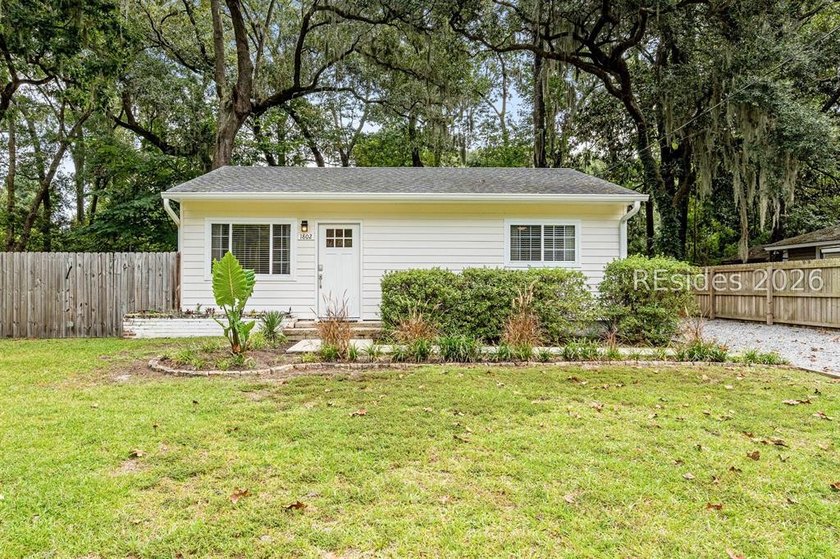 Cuter than a box of puppies! Centrally located and thoroughly - Beach Home for sale in Port Royal, South Carolina on Beachhouse.com