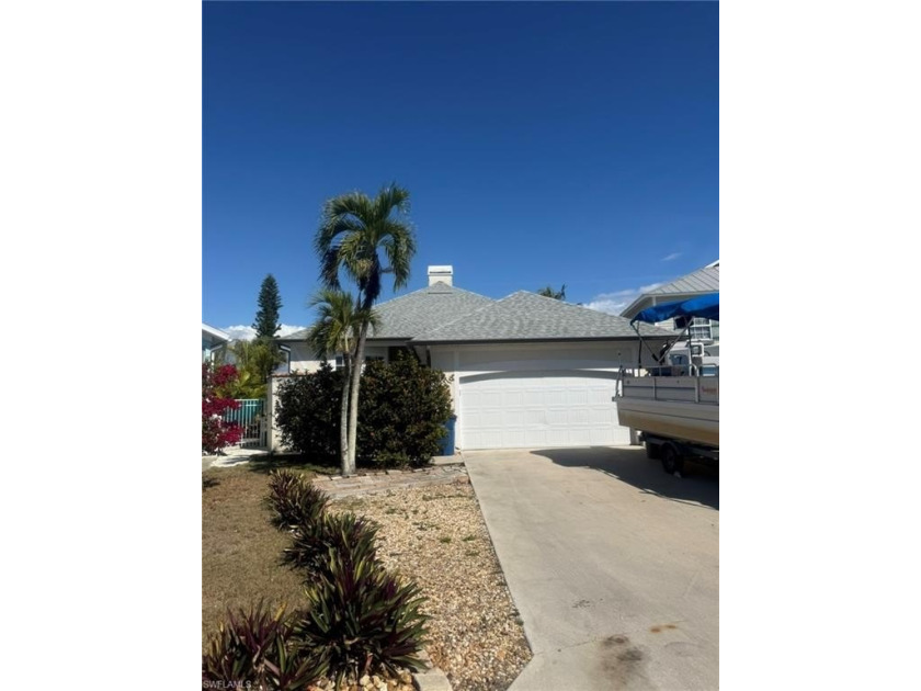 Welcome to one of only two properties in Waterway Bay offering a - Beach Home for sale in Fort Myers, Florida on Beachhouse.com