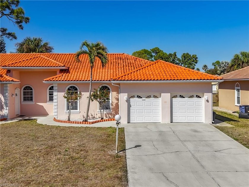 MOVE IN CONDITION ATTACHED VILLA!! Come see this lovely attached - Beach Home for sale in Bonita Springs, Florida on Beachhouse.com