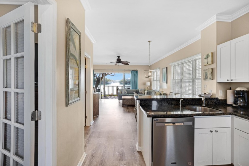 PRIME RESORT LOCATION AND NIGHTLY RENTALS PERMITTED! This - Beach Townhome/Townhouse for sale in Duck Key, Florida on Beachhouse.com