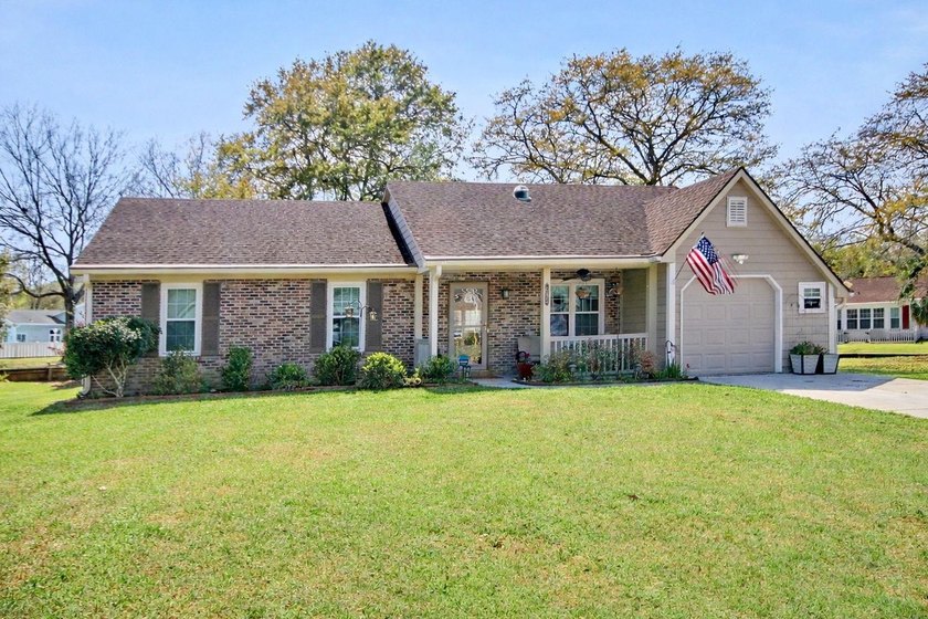 Welcome to this beautifully maintained three-bedroom - Beach Home for sale in Murrells Inlet, South Carolina on Beachhouse.com