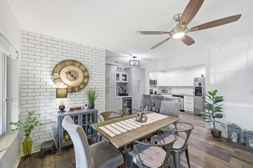 Welcome to La Pinata a 55+ community! This beautifully renovated - Beach Condo for sale in Greenacres, Florida on Beachhouse.com