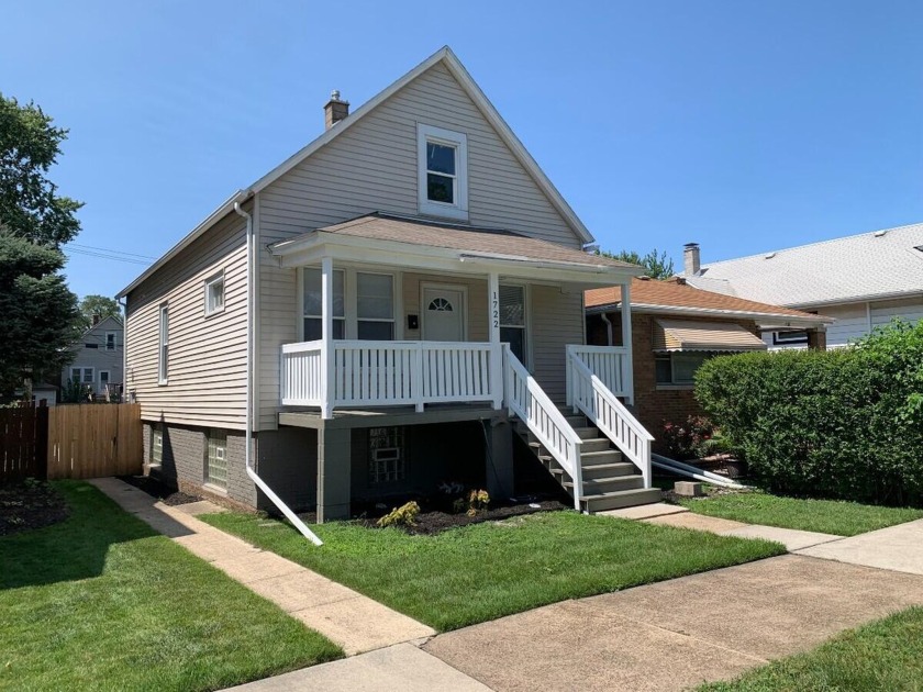 This beautiful home is located in the Whiting/Robertsdale area - Beach Home for sale in Whiting, Indiana on Beachhouse.com