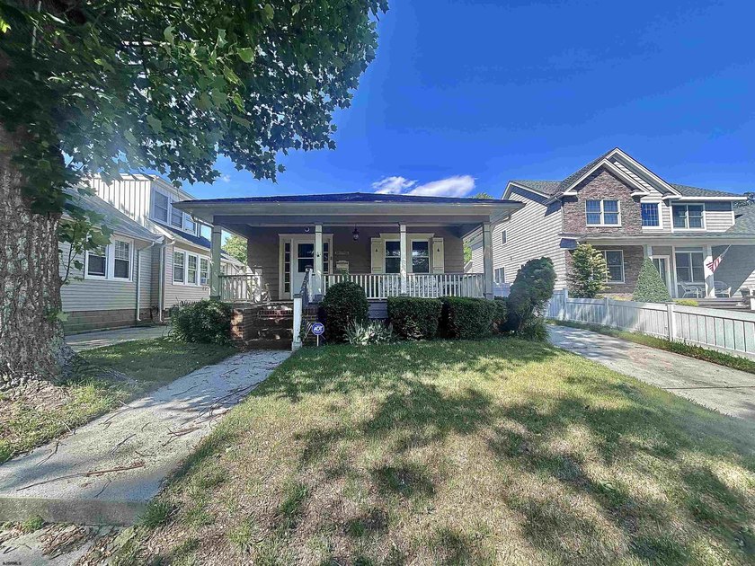 Welcome to 17 E. Rosedale Ave, Northfield! This charming - Beach Home for sale in Northfield, New Jersey on Beachhouse.com