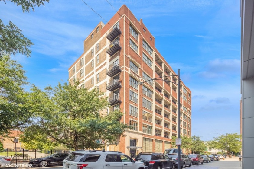 Welcome to the historic Chess Lofts! This charming condo is - Beach Home for sale in Chicago, Illinois on Beachhouse.com