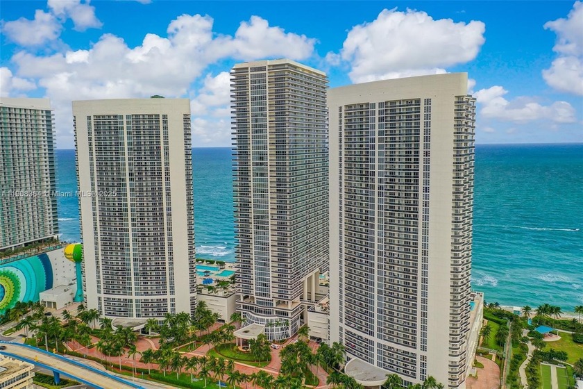 This luxurious beachfront unit features two bedrooms plus a den - Beach Condo for sale in Hallandale Beach, Florida on Beachhouse.com