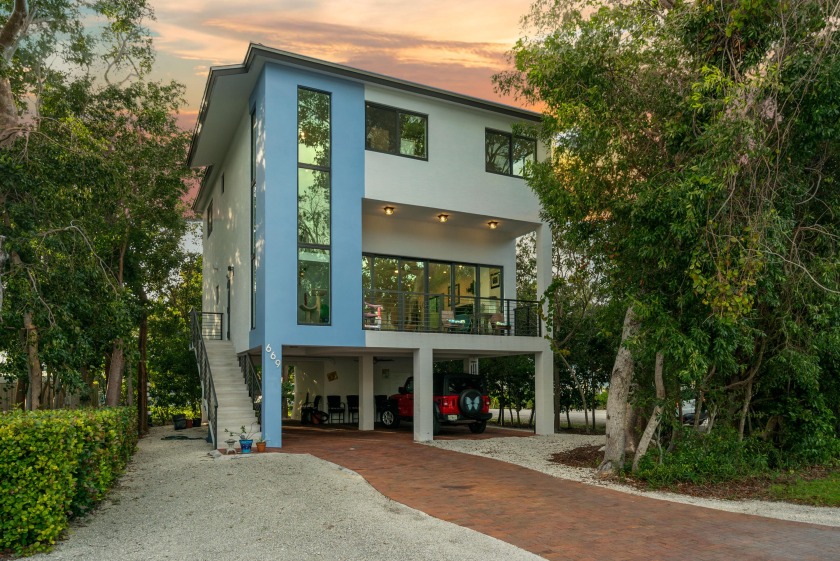 Stunning contemporary home!  Experience spacious living & the - Beach Home for sale in Key Largo, Florida on Beachhouse.com
