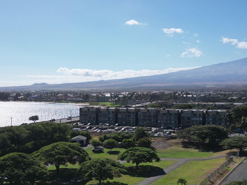 This is unit is being sold as a short sale.Bright & Cheerful - Beach Condo for sale in Kahului, Hawaii on Beachhouse.com