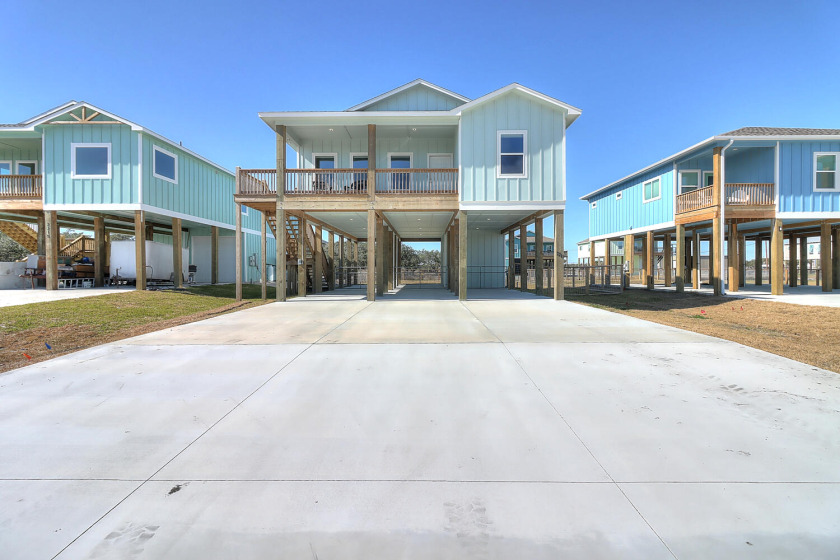 Gorgeous coastal 3 bedroom, 2 bath home with amazing water views - Beach Vacation Rentals in Rockport, Texas on Beachhouse.com