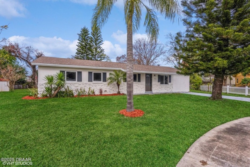 Remodeled throughout! This 4 bedroom home has recently been - Beach Home for sale in Daytona Beach, Florida on Beachhouse.com