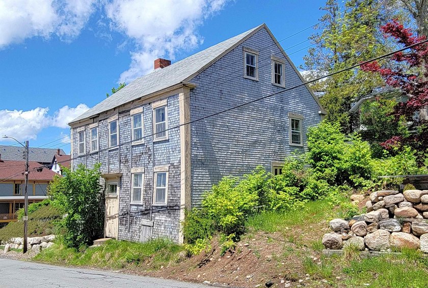 This house is a survivor. Relatively few buildings of the - Beach Home for sale in Lunenburg, Nova Scotia on Beachhouse.com
