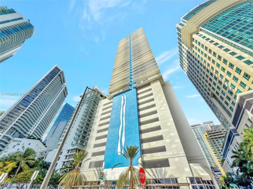 Amazing Brickell corner residence. Offers impressive city and - Beach Condo for sale in Miami, Florida on Beachhouse.com