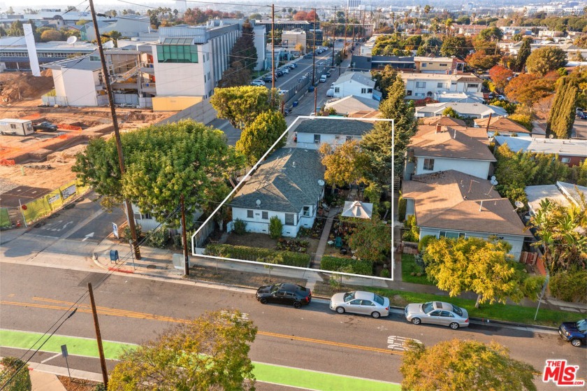Incredible opportunity in the heart of Santa Monica! Situated in - Beach Home for sale in Santa Monica, California on Beachhouse.com