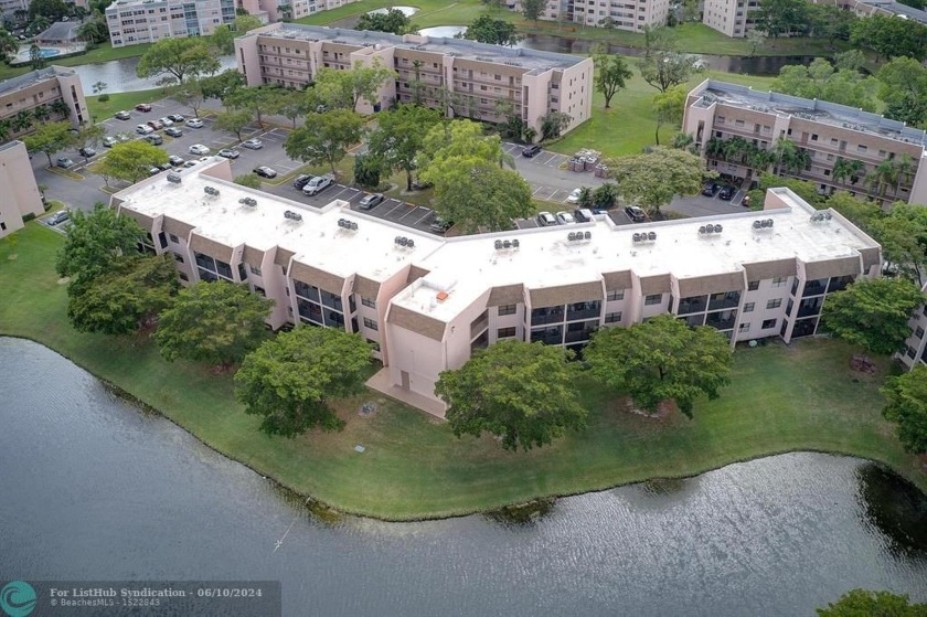 Welcome to your ideal retirement retreat on the lake in Sunrise - Beach Condo for sale in Sunrise, Florida on Beachhouse.com