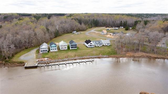 This immaculate home is move in ready! Relax and enjoy the water - Beach Home for sale in Warsaw, Virginia on Beachhouse.com