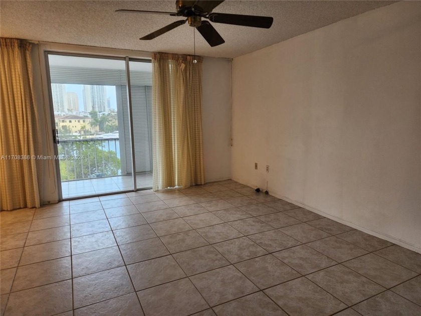 Relax and enjoy the amazing view of the intracoastal waterway - Beach Condo for sale in Aventura, Florida on Beachhouse.com