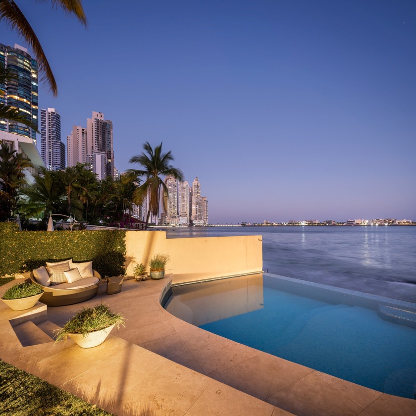 Oceanfront Private Residence | Punta Paitilla

Private - Beach Home for sale in Panama City,  on Beachhouse.com