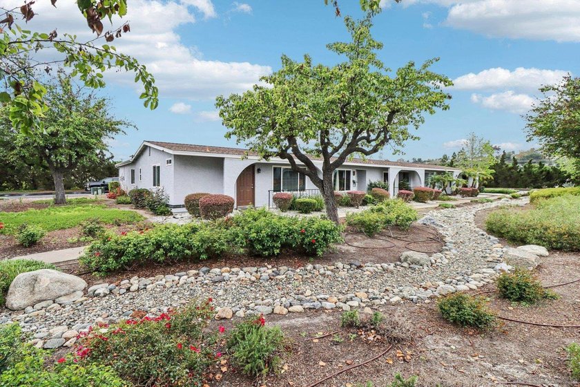 Welcome to Oceana South, a desirable 55+ community in Oceanside! - Beach Townhome/Townhouse for sale in Oceanside, California on Beachhouse.com