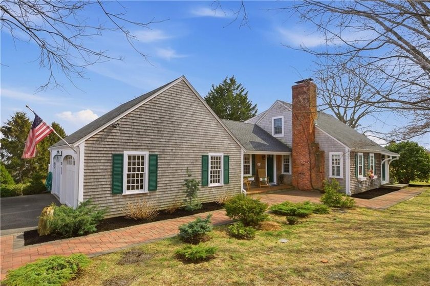 Beautifully maintained 4-bedroom, 3-bath home set on a generous - Beach Home for sale in Portsmouth, Rhode Island on Beachhouse.com