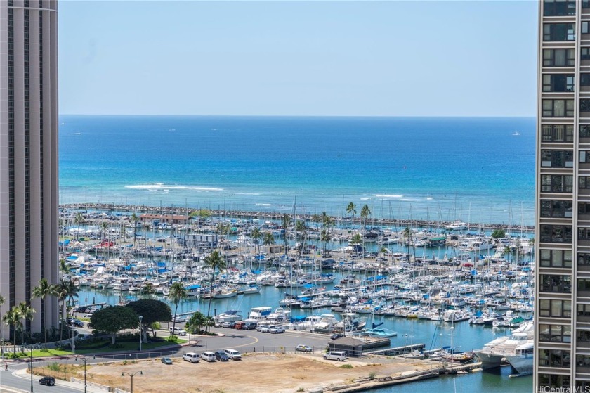 HIGH FLOOR WAIKIKI / DIAMOND HEAD VIEW!! Enjoy a wonderful - Beach Condo for sale in Honolulu, Hawaii on Beachhouse.com